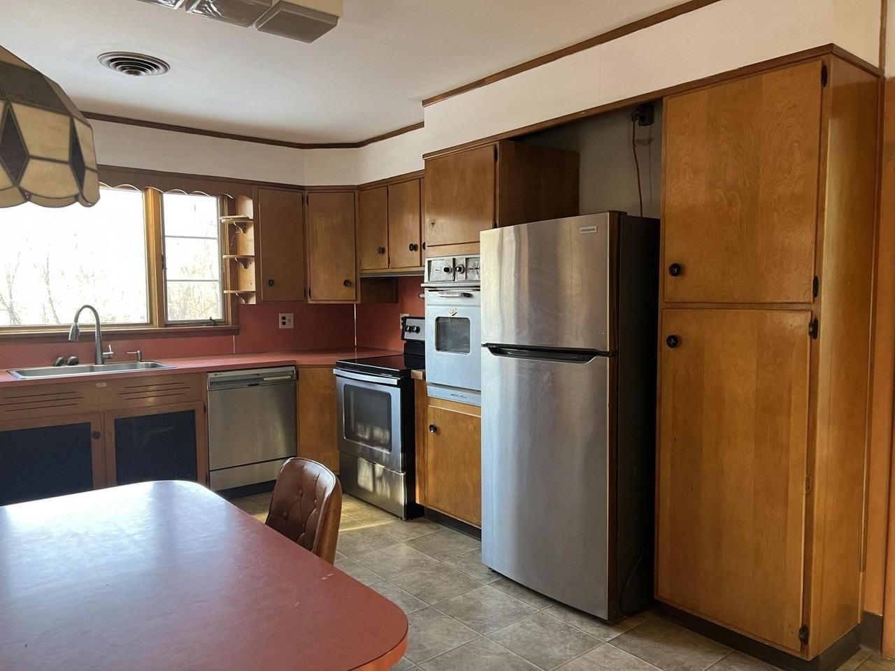 706 E Catawissa St - Photo 4 of 18