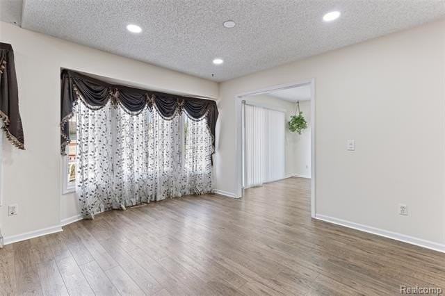 42137 Trent Dr - Photo 3 of 14