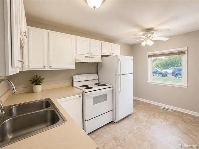 21227 Rensselaer St - Photo 4 of 18