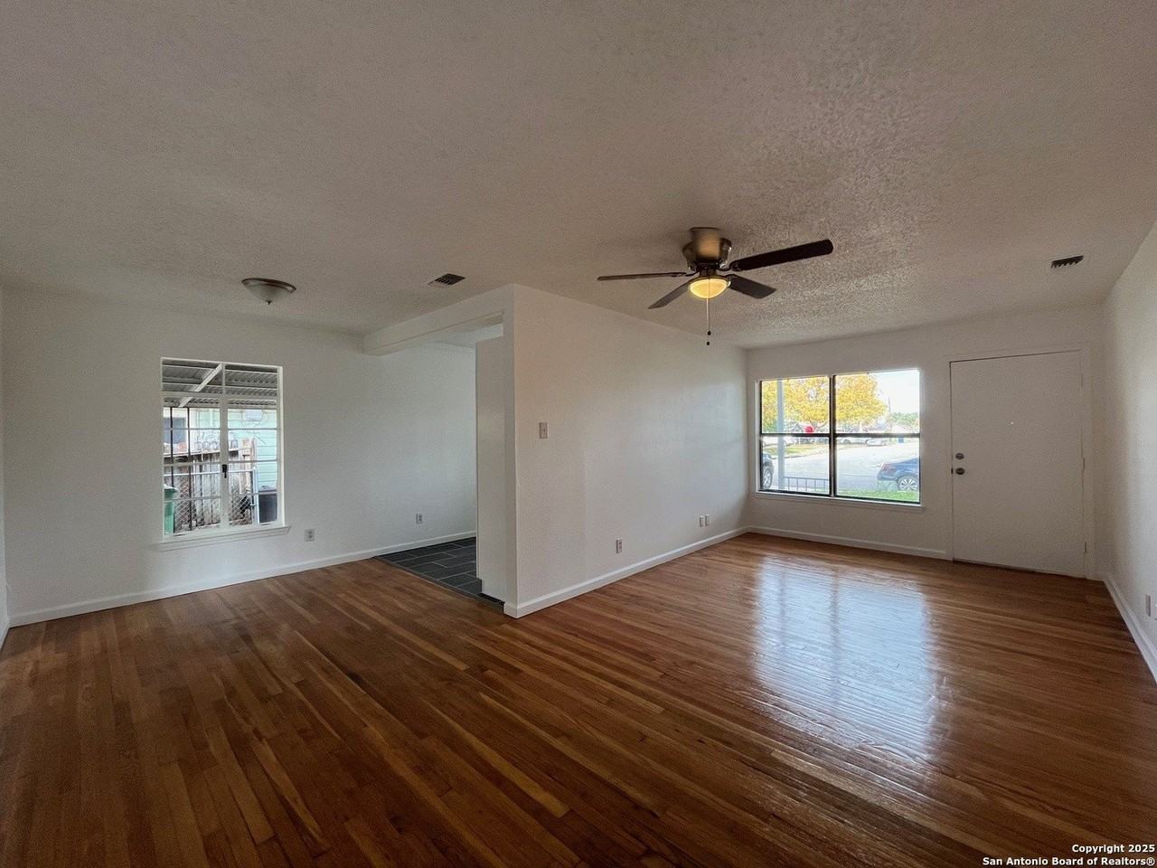 1134 Thorain Blvd - Photo 3 of 10