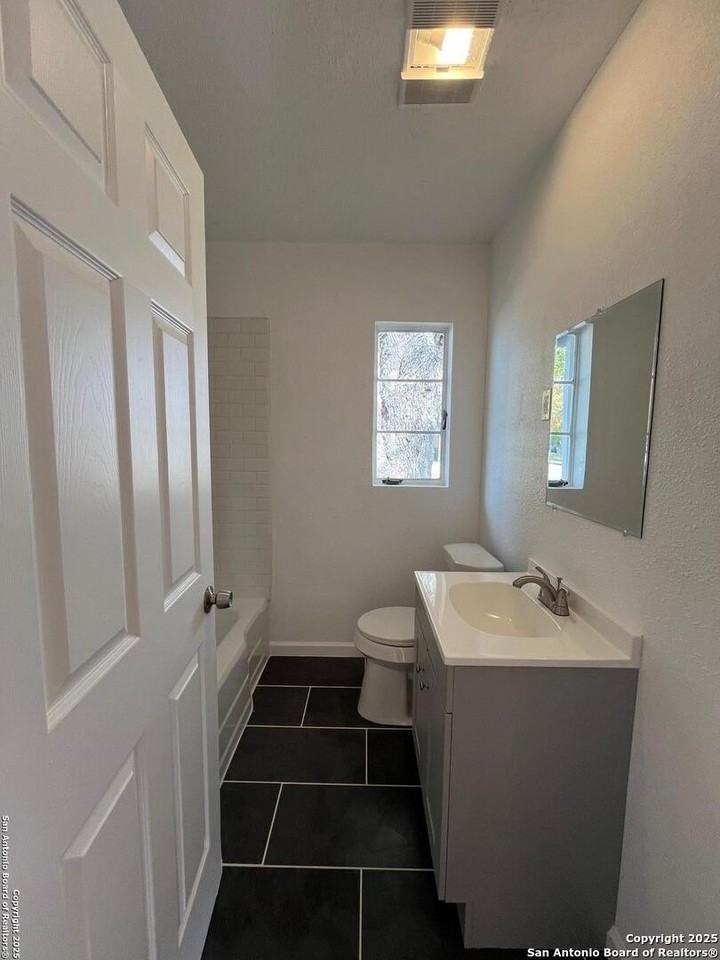 1134 Thorain Blvd - Photo 5 of 10