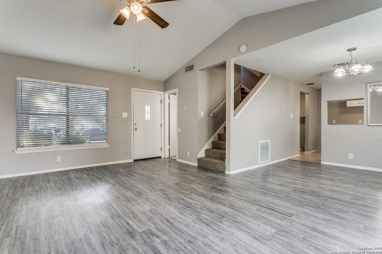 4031 Sunrise Bluff Dr - Photo 2 of 16