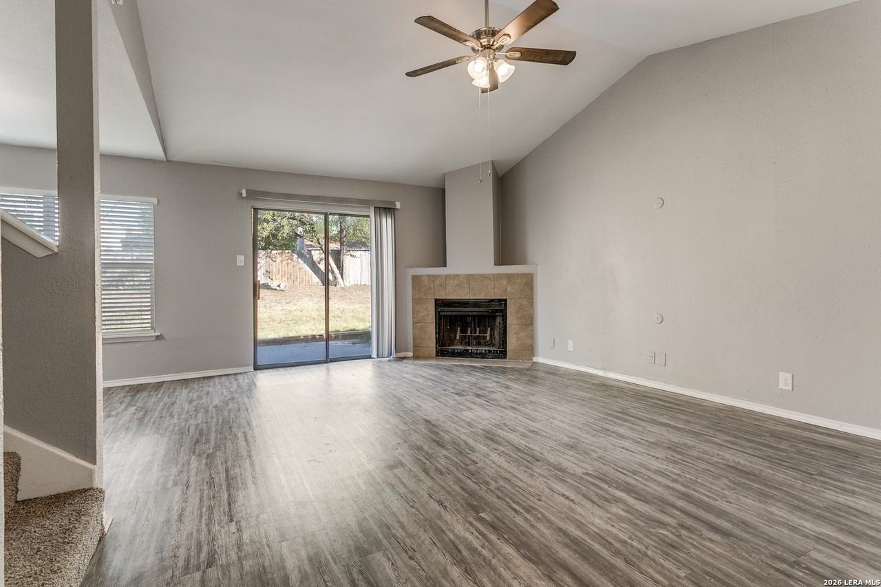 4031 Sunrise Bluff Dr - Photo 3 of 16