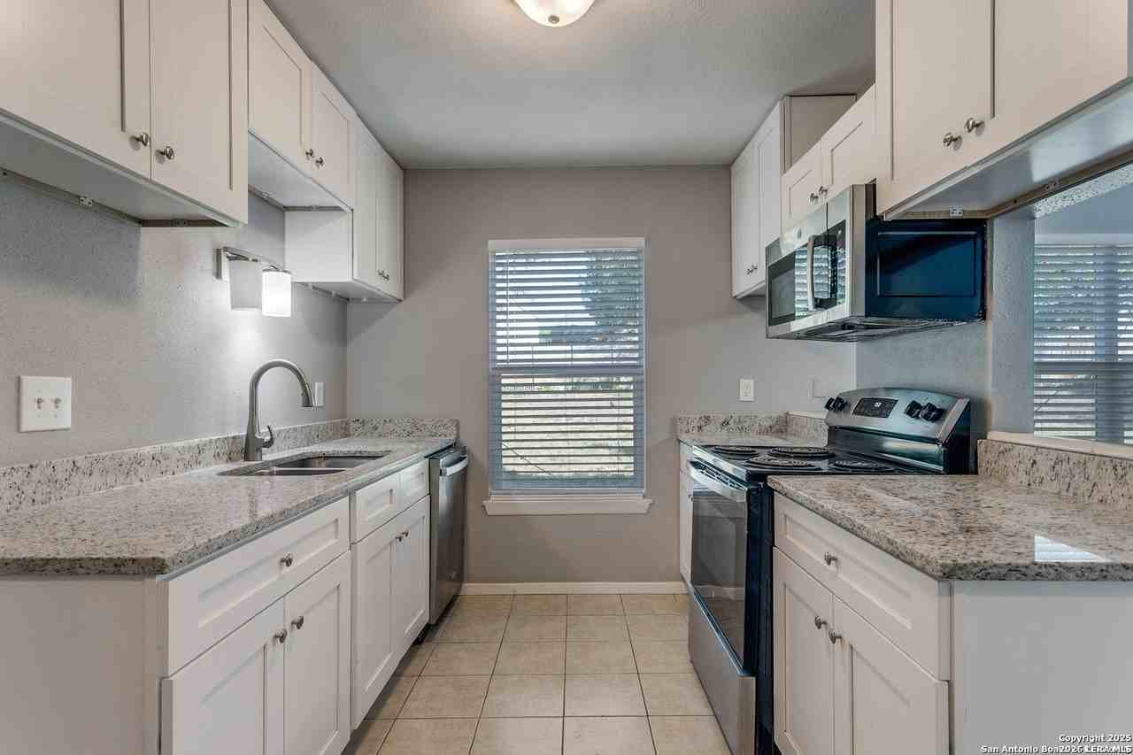 4031 Sunrise Bluff Dr - Photo 6 of 16