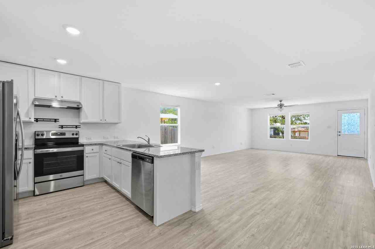 5642 Mountain Pt - Photo 4 of 25