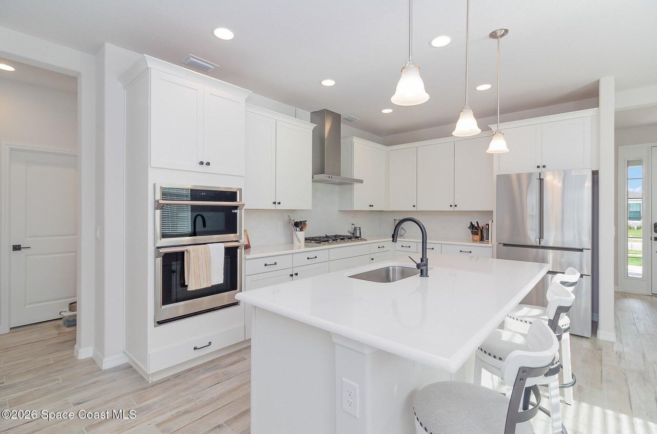 2406 Kamin Dr - Photo 4 of 18