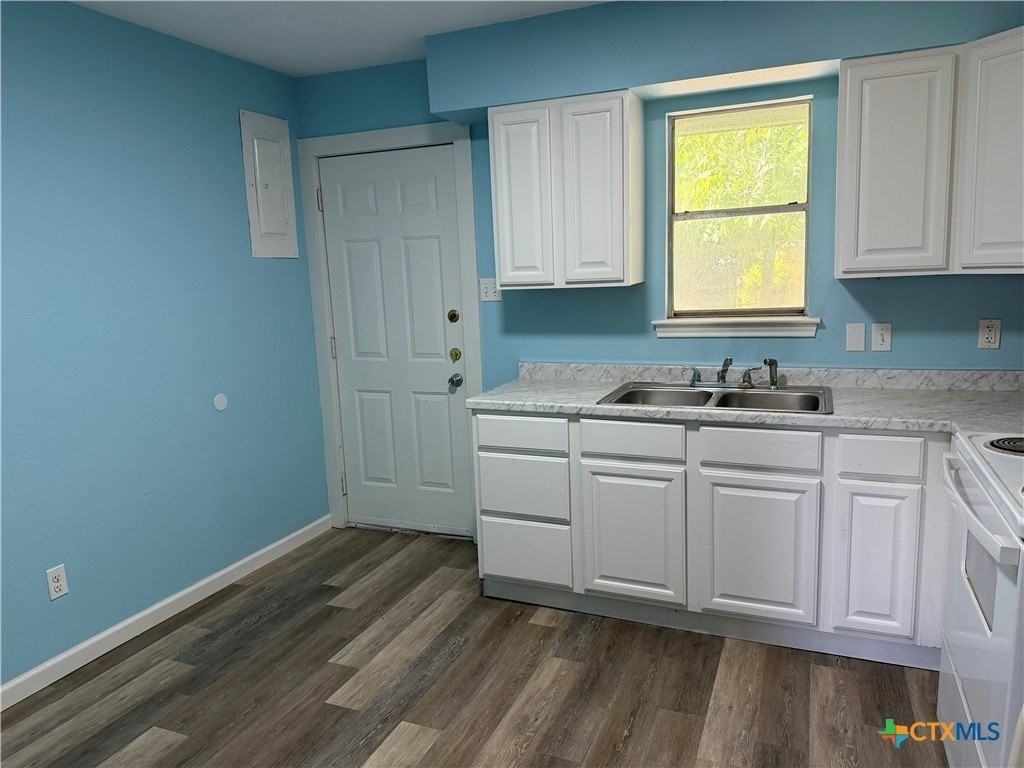1409 Calle Nogal St #B - Photo 4 of 8