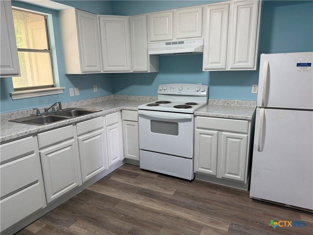1409 Calle Nogal St #B - Photo 5 of 8