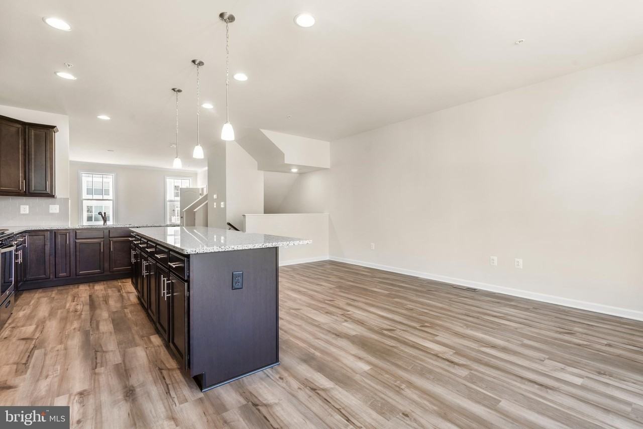 5892 Bella Marie Way - Photo 3 of 32