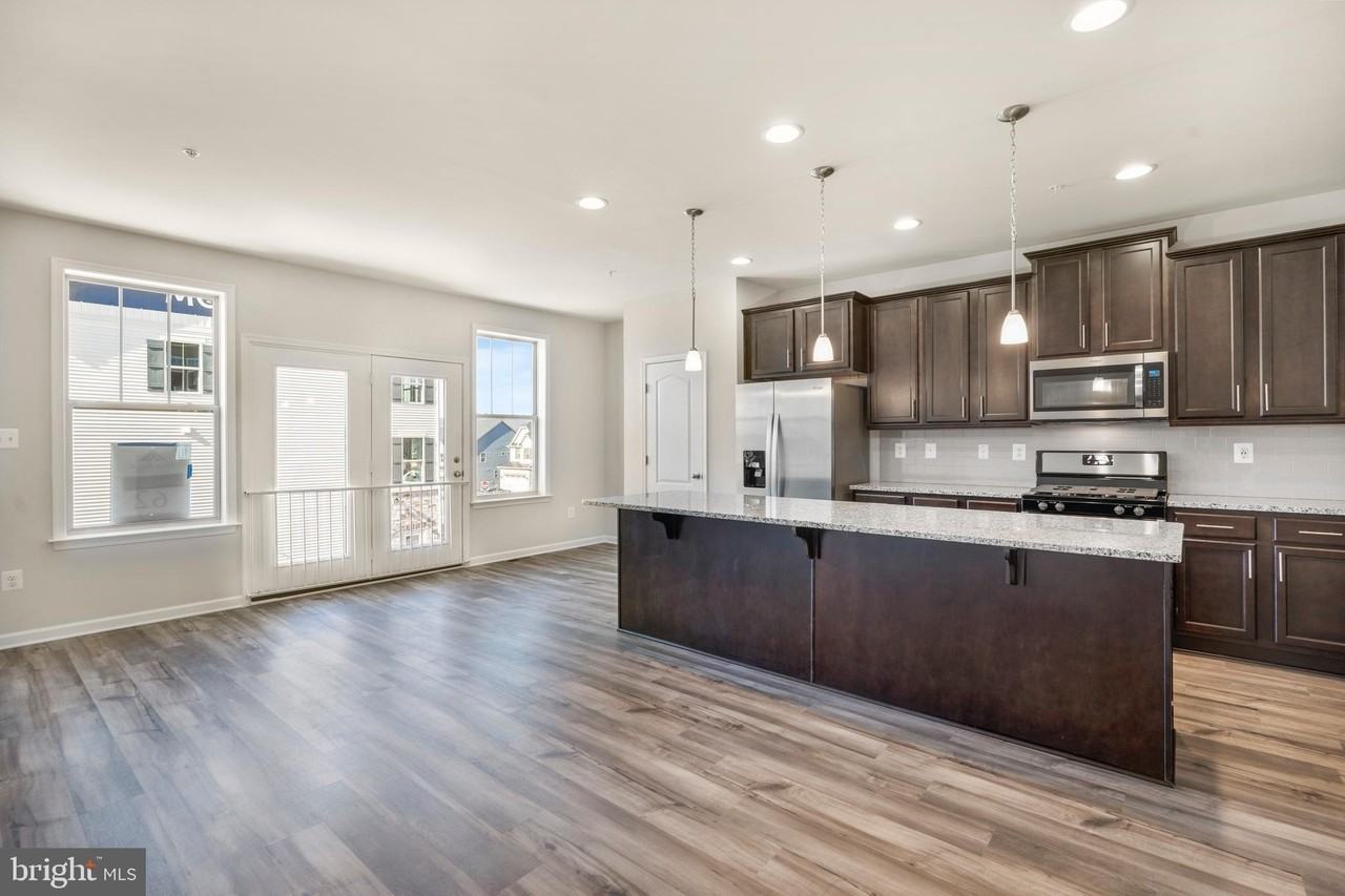 5892 Bella Marie Way - Photo 5 of 32