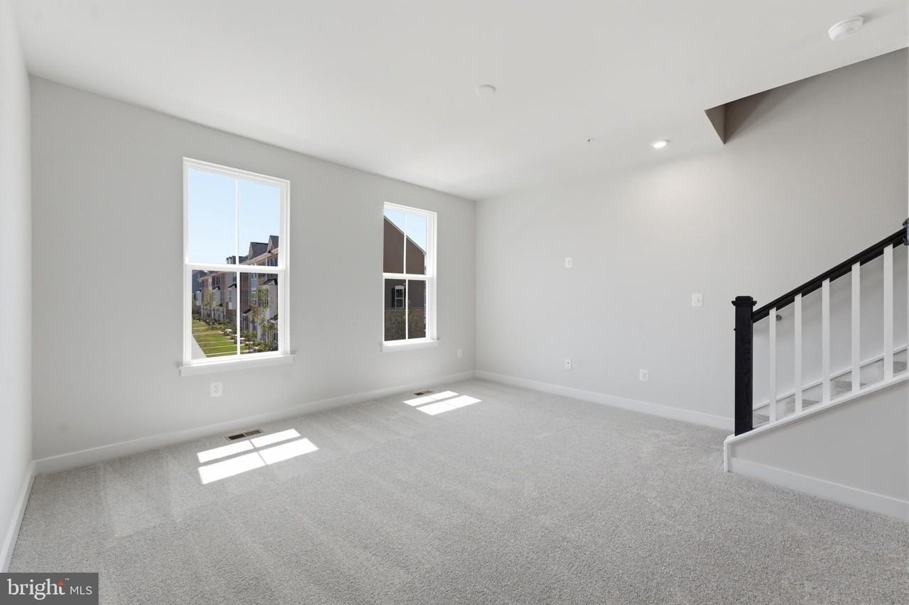16130 Hyde Park Pl - Photo 6 of 36
