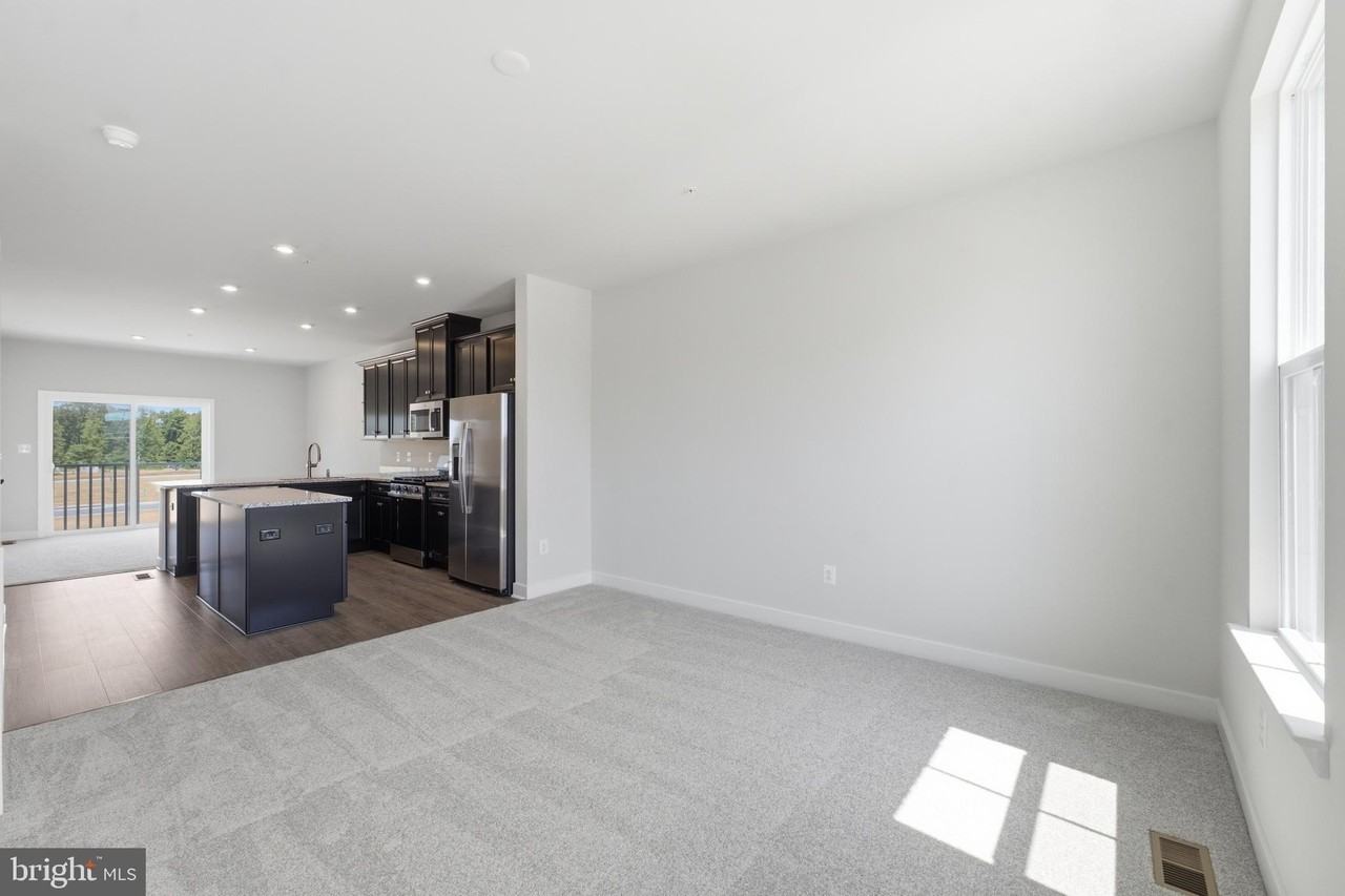 16130 Hyde Park Pl - Photo 7 of 36