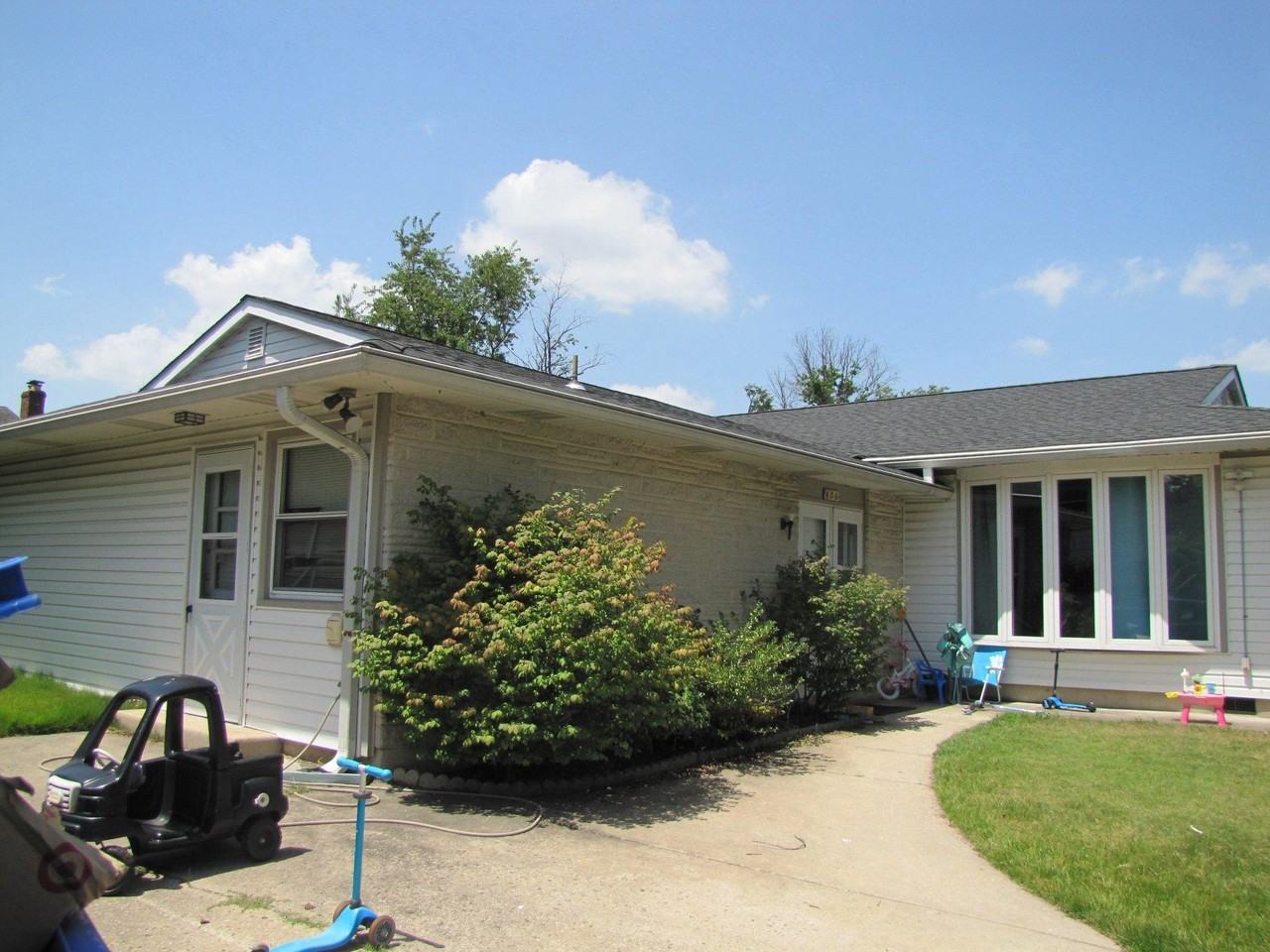 436 Suffolk Dr - Photo 2 of 10