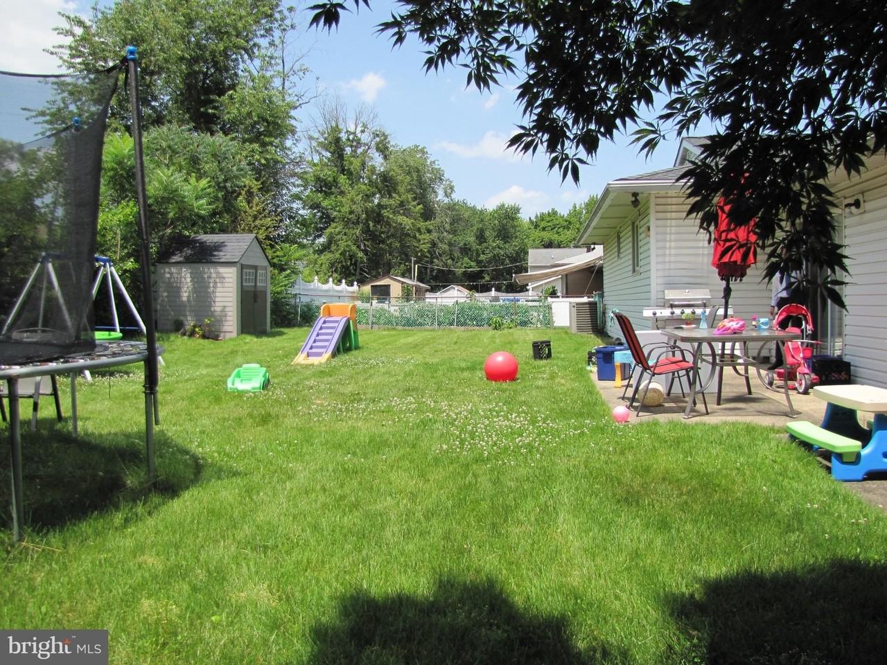 436 Suffolk Dr - Photo 3 of 10