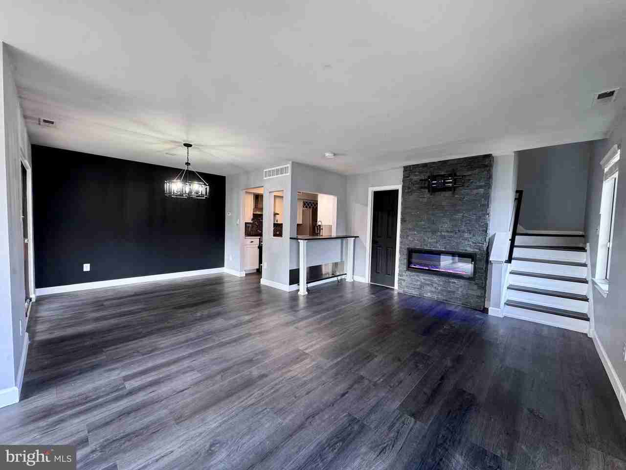 1403 ROBERTS Way - Photo 5 of 22