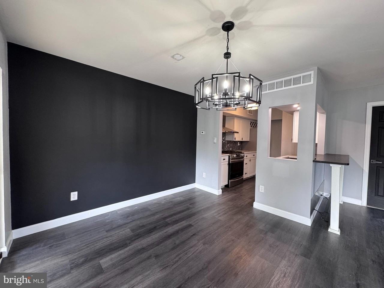 1403 ROBERTS Way - Photo 6 of 22