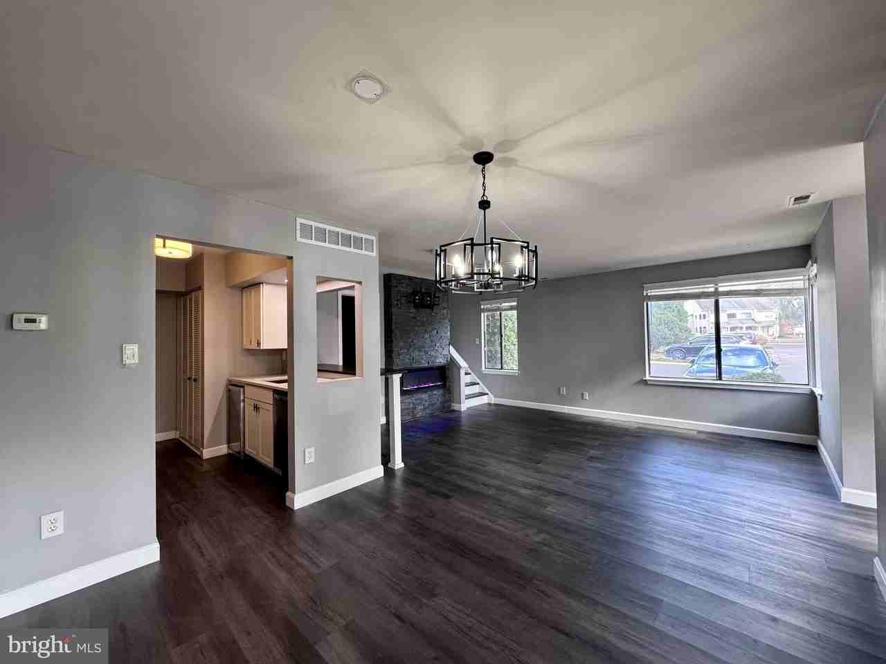 1403 ROBERTS Way - Photo 7 of 22