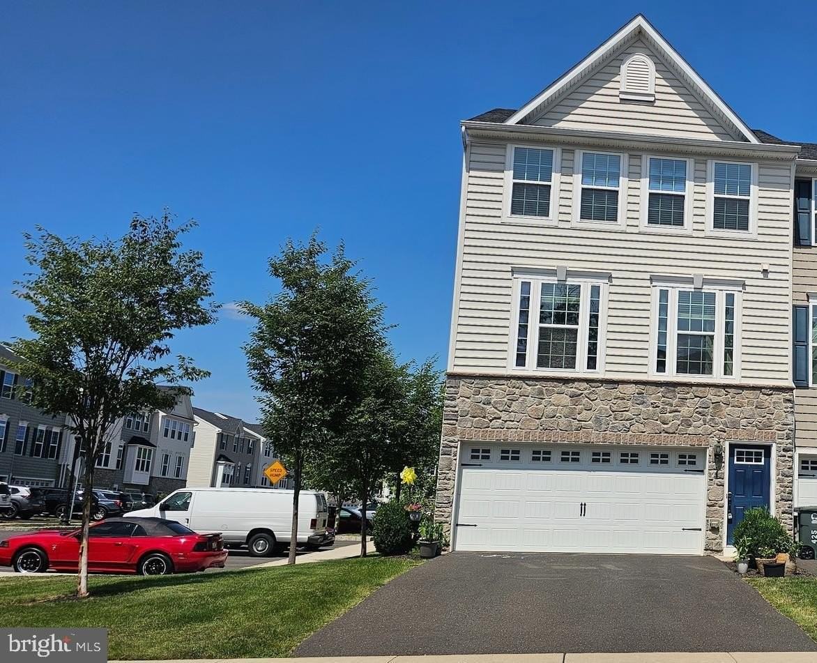 423 Arbor Blvd - Photo 2 of 19