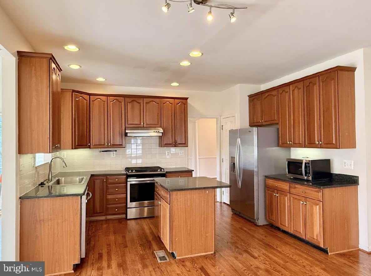 43520 Lucketts Bridge Cir - Photo 7 of 35
