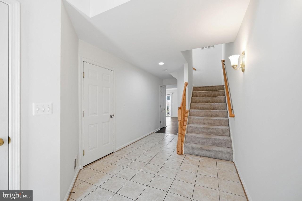110 Chesterbrook Ct - Photo 2 of 24