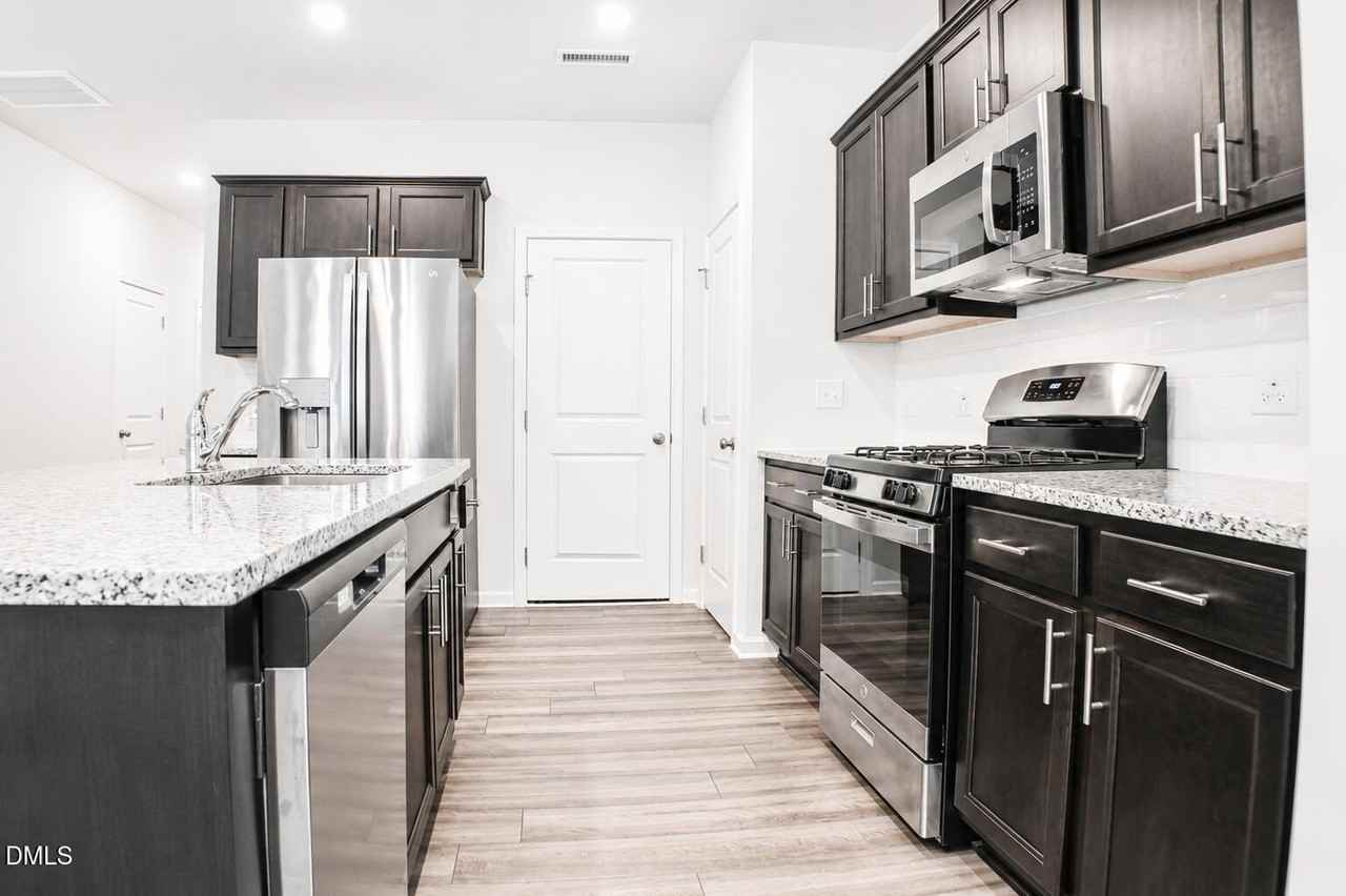225 Peebles Dr - Photo 5 of 26