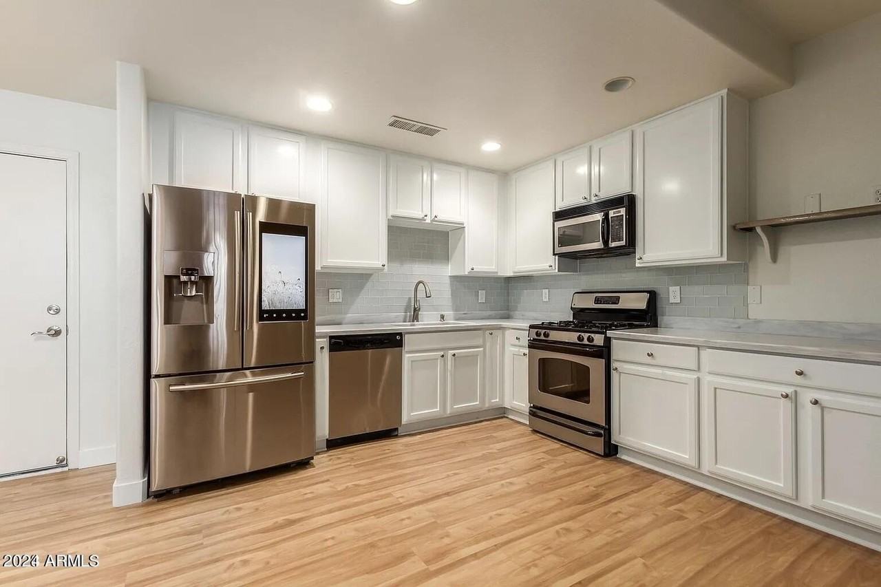 3447 E Lance Ln - Photo 5 of 26