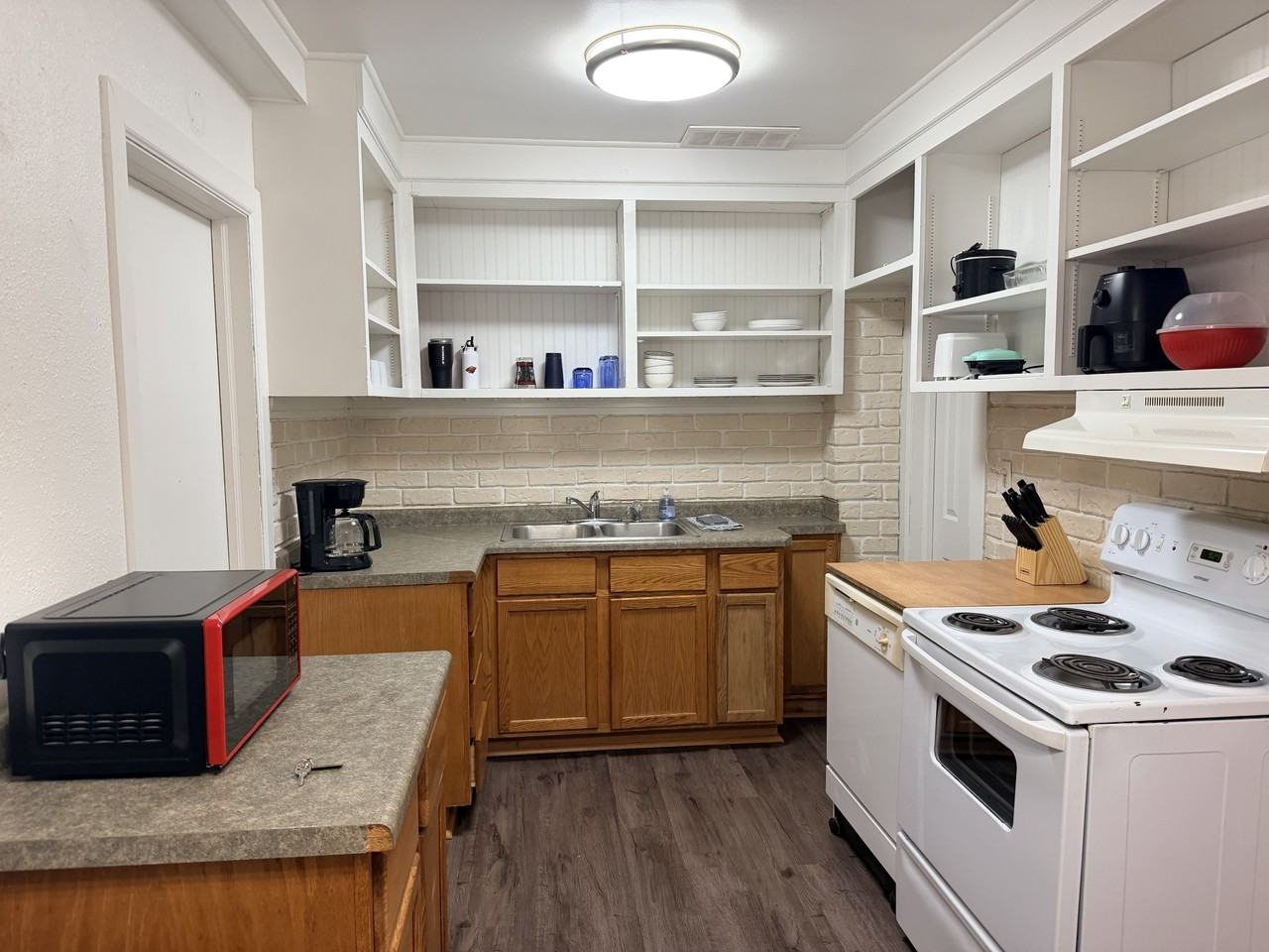 507 10th Ave S #507 - Photo 2 of 9