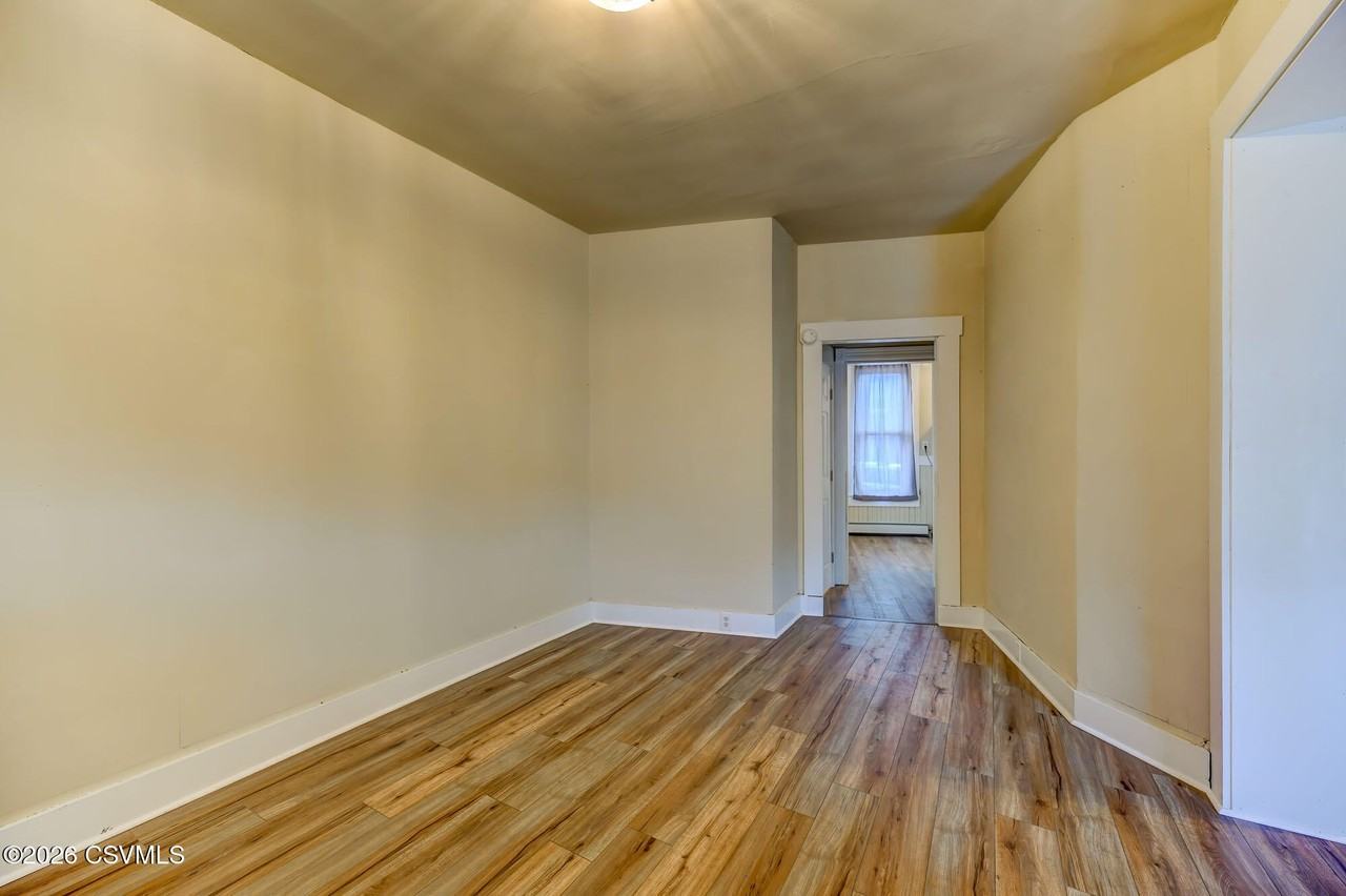 148 Bloom St - Photo 3 of 40