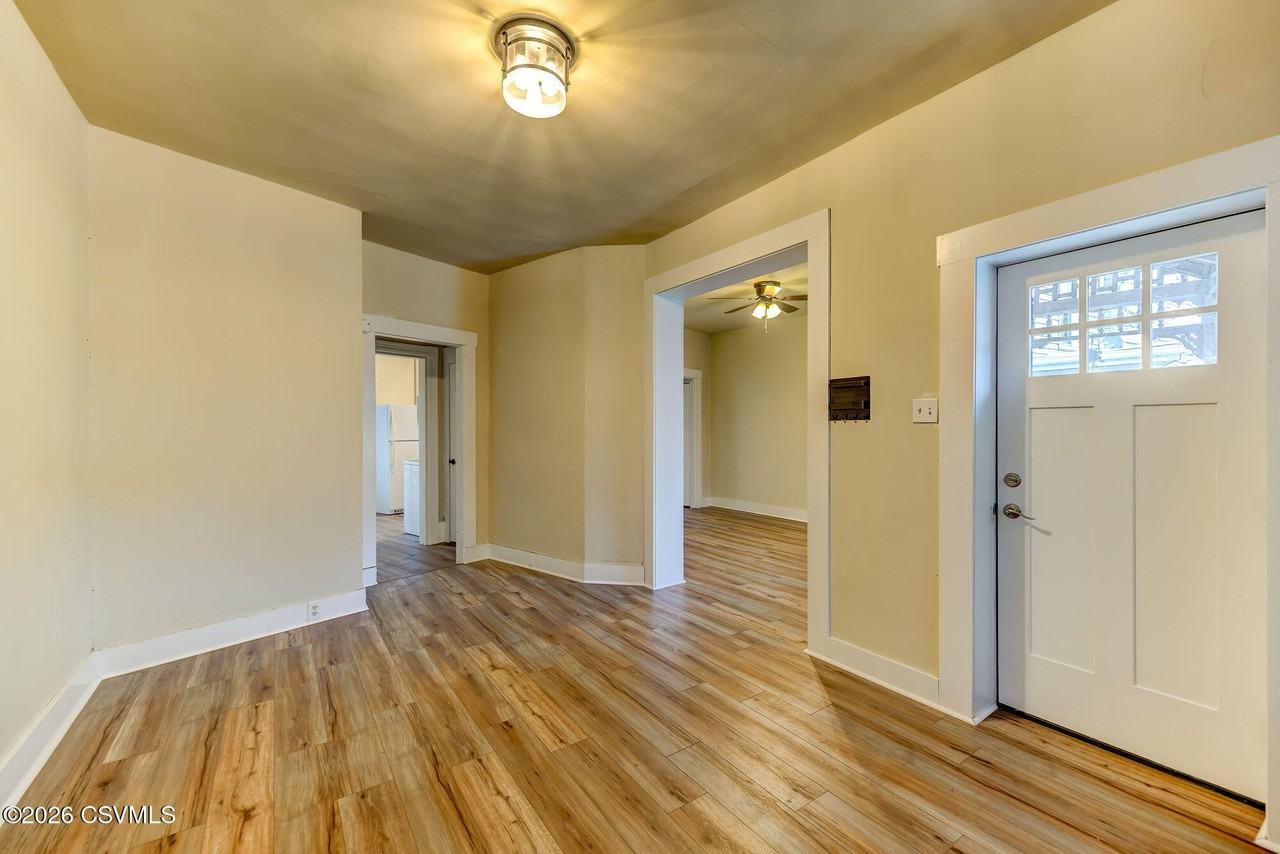 148 Bloom St - Photo 6 of 40