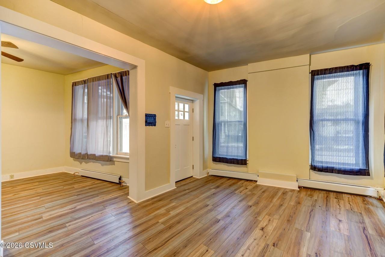 148 Bloom St - Photo 7 of 40