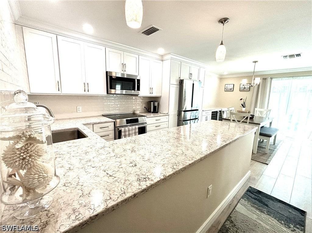1435 Curlew Ave - Photo 5 of 26
