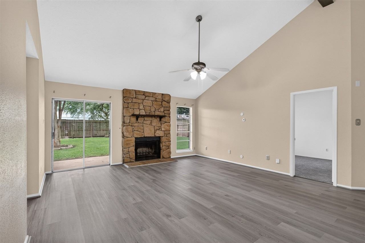 14338 Royal Hill Dr - Photo 2 of 34