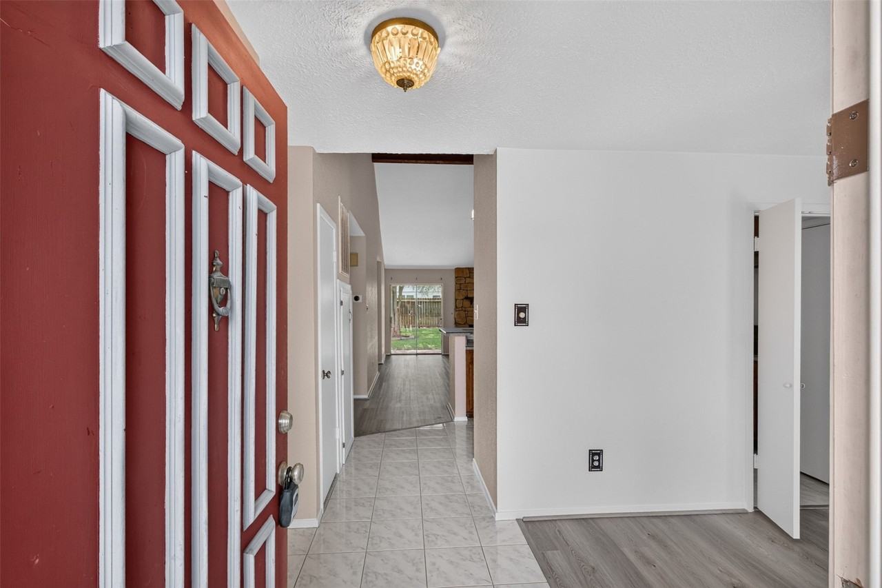 14338 Royal Hill Dr - Photo 5 of 34