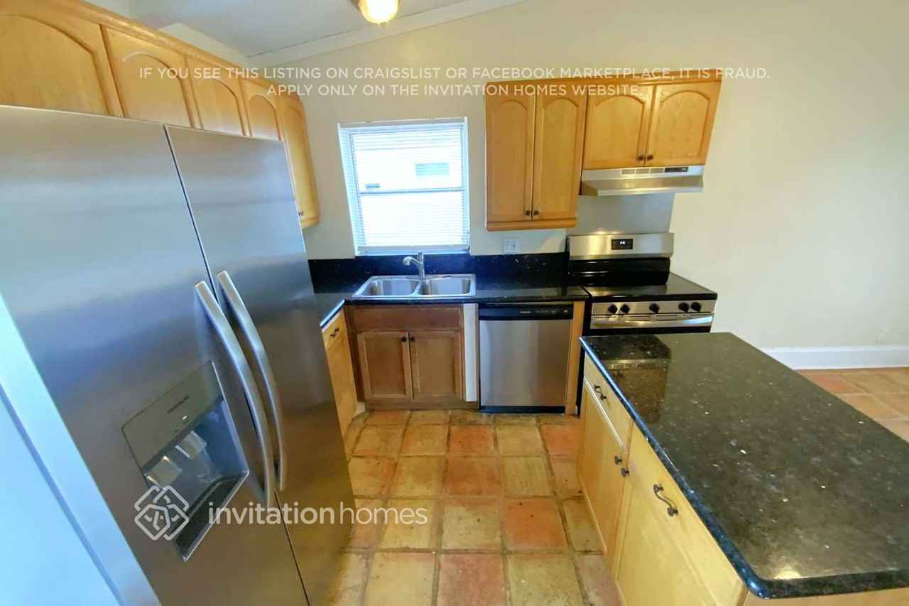 10656 Shady Pond Ln - Photo 5 of 13