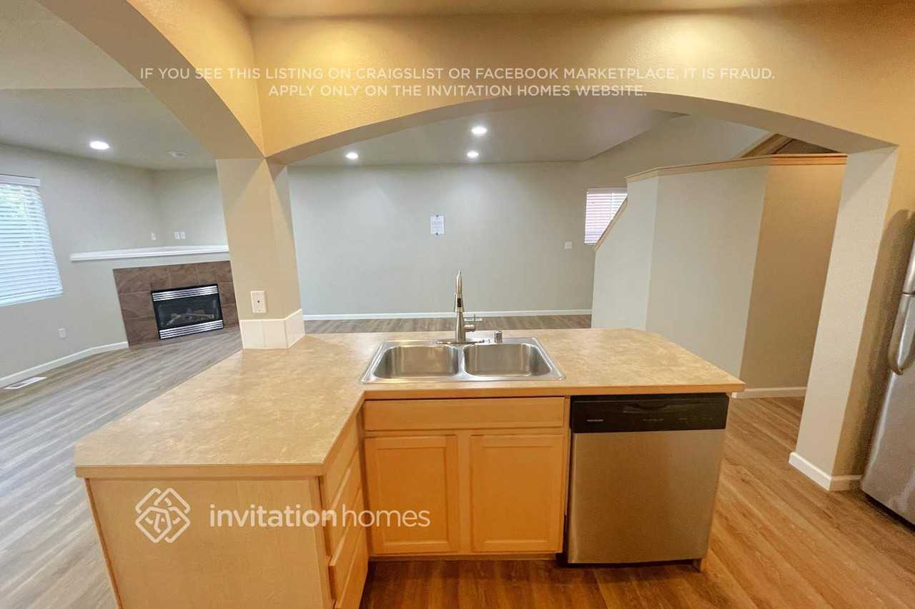 7325 178th Street Ct E - Photo 3 of 20