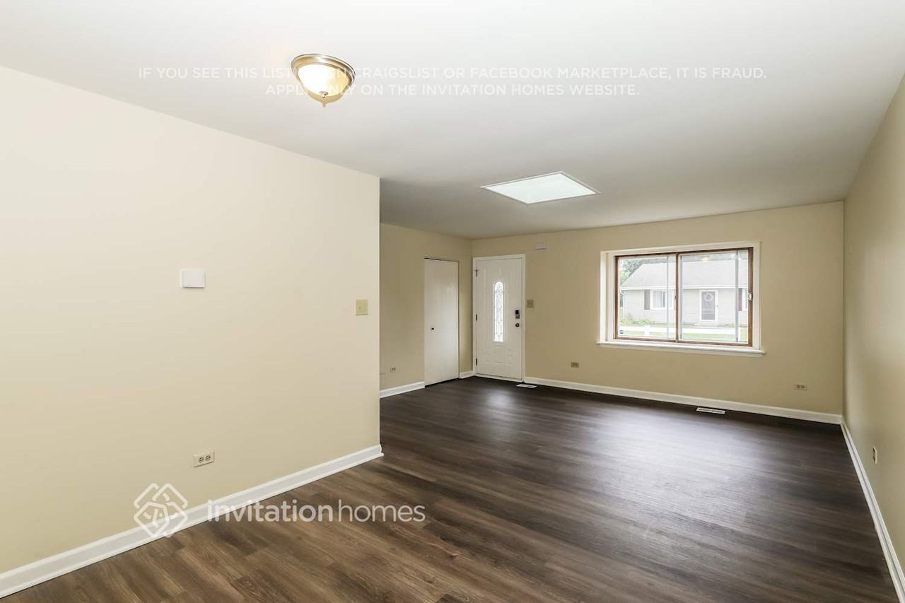 3224 Windsor Ln - Photo 4 of 17