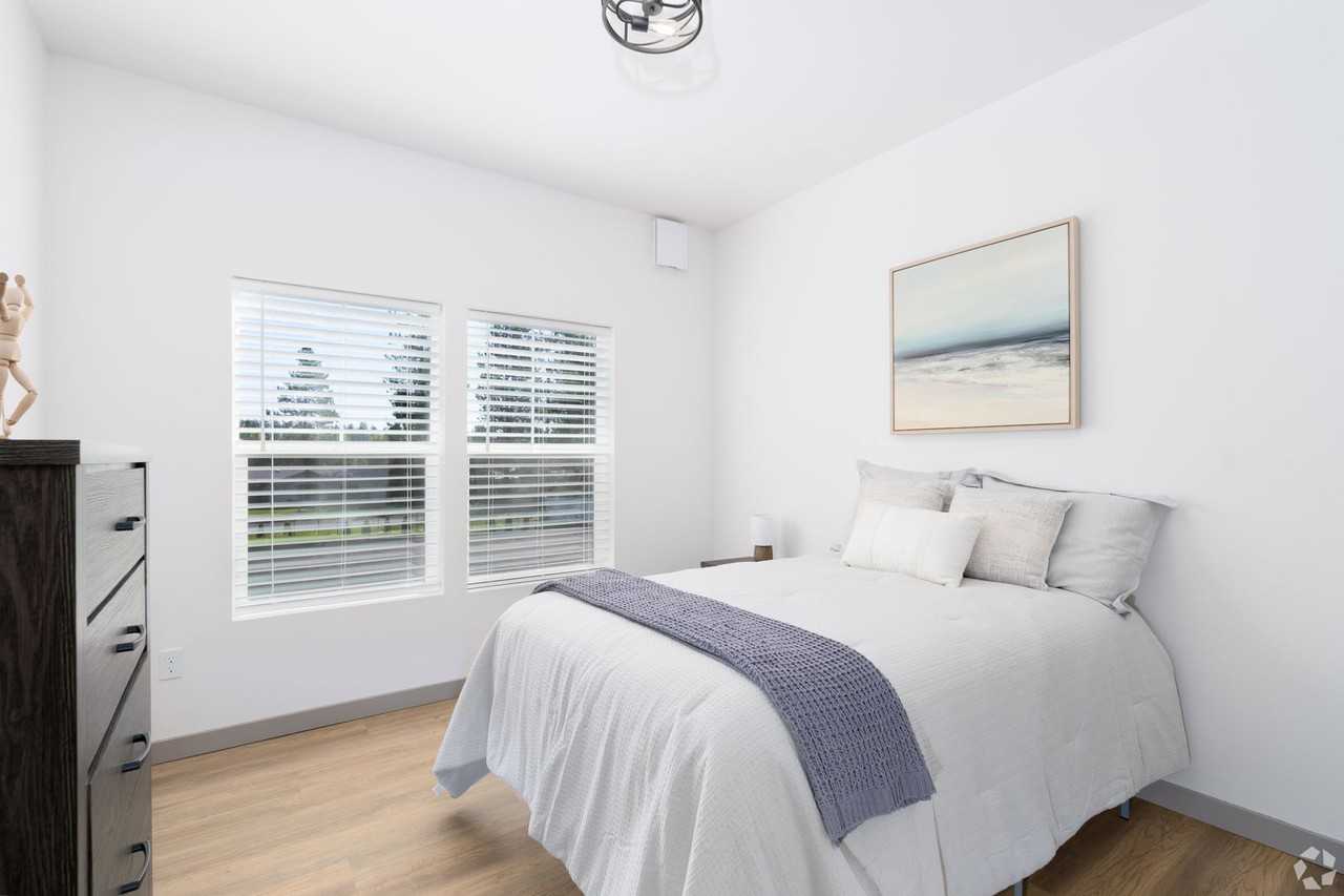 102 E Farwell Rd #323 - Photo 2 of 7