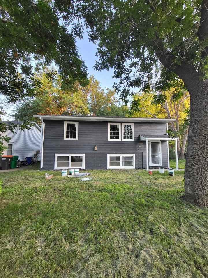 605 E Maple St - Photo 5 of 12
