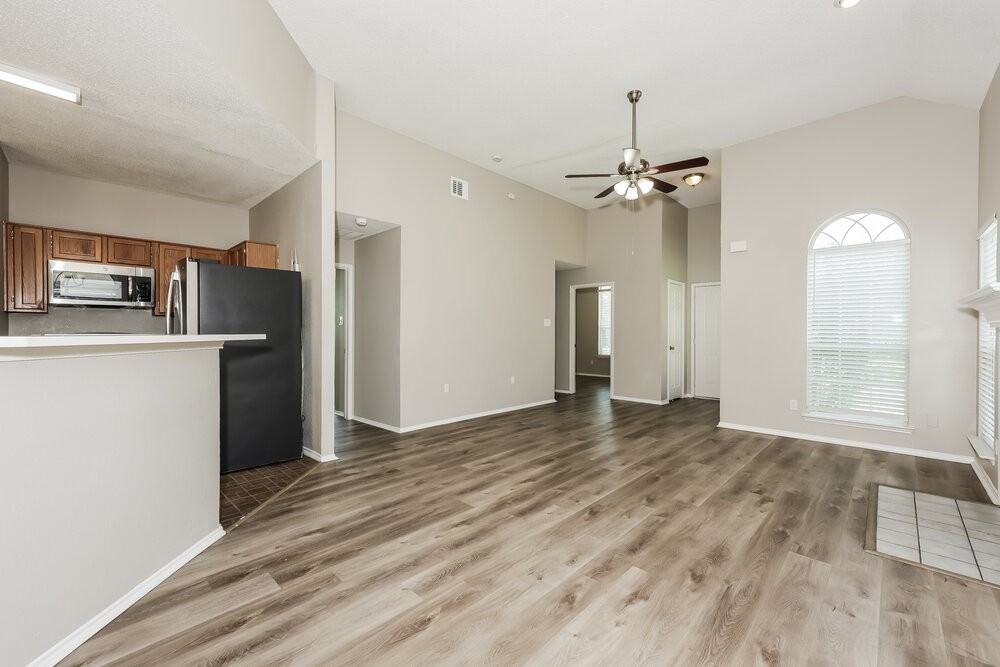 2124 Creek Royal Dr - Photo 3 of 16