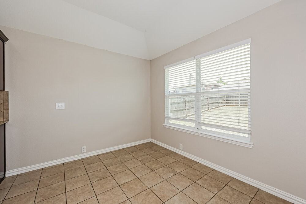 1813 Sparrow Ln - Photo 6 of 16