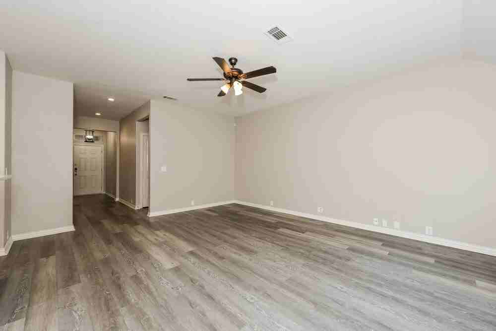 1721 Duck Cove Dr - Photo 3 of 16