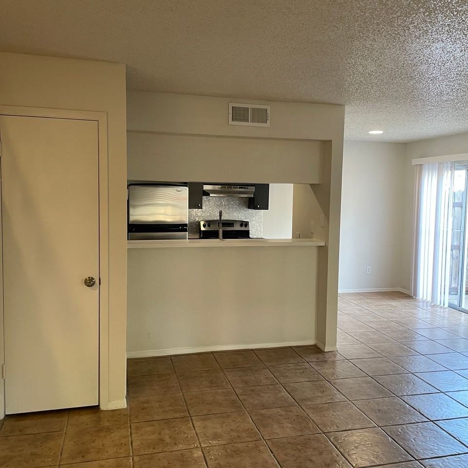 1705 Coronado Hills Dr #C - Photo 5 of 11