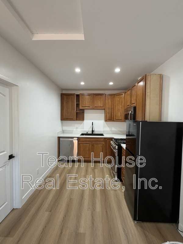 7009 Comanche Ave - Photo 6 of 15