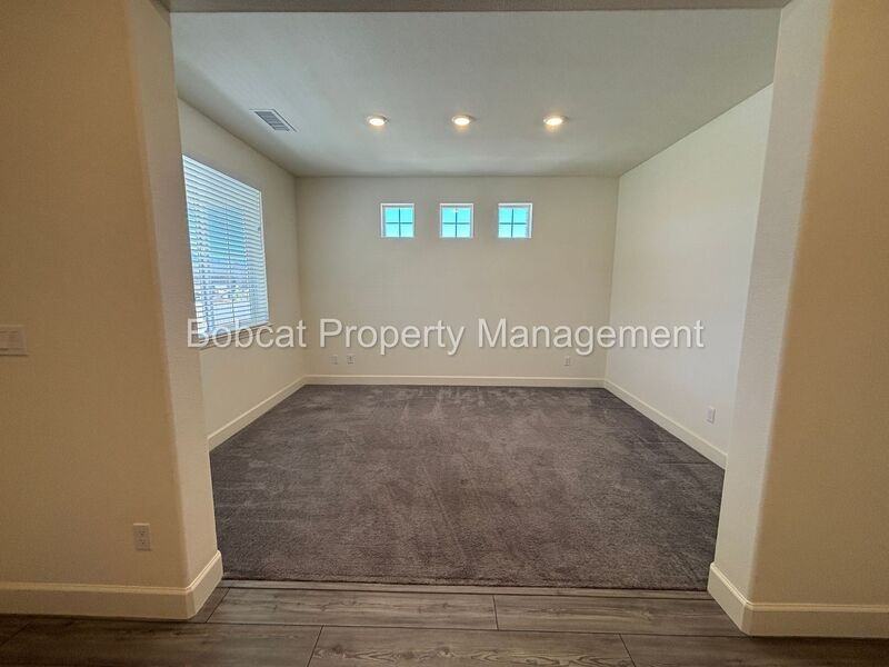 1097 Dapple Dr - Photo 3 of 40