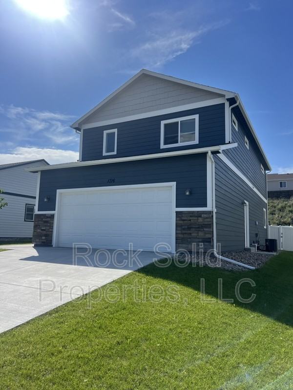 1716 Kade Ct - Photo 2 of 38