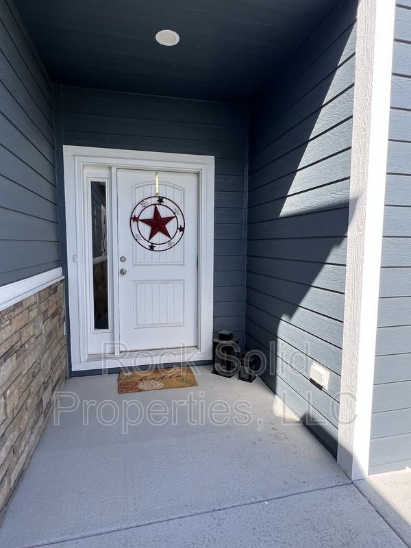 1716 Kade Ct - Photo 3 of 38