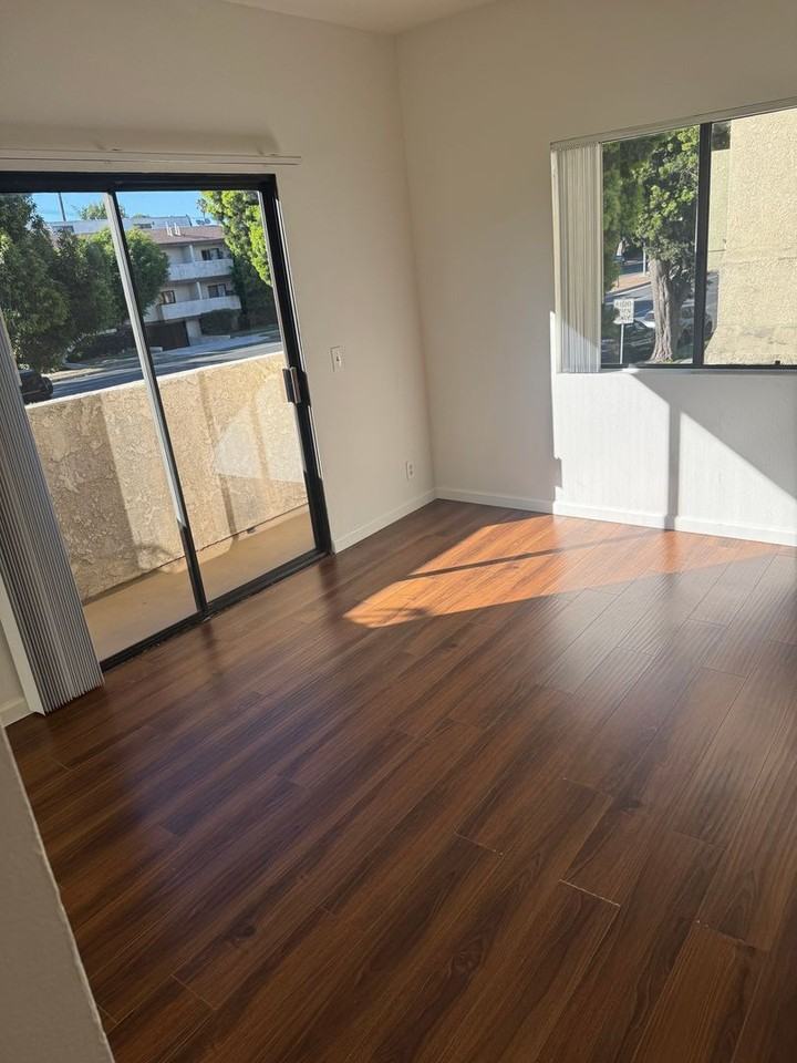 1210 VENICE BLVD - Photo 2 of 31