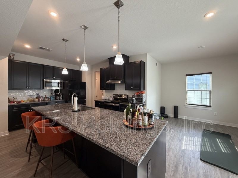 1730 Watershed Ct - Photo 3 of 16