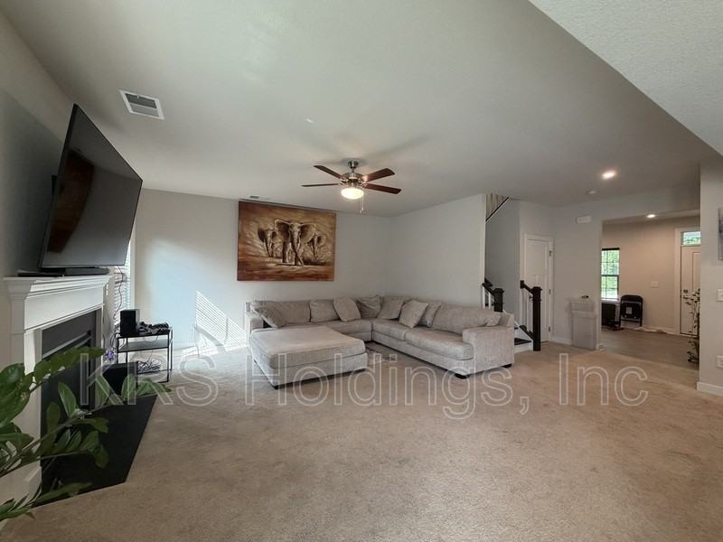 1730 Watershed Ct - Photo 5 of 16