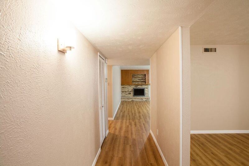 921 Mossvine Dr - Photo 5 of 46
